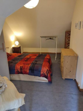 chambre chez l'habitant ,bleue, maison ancienne